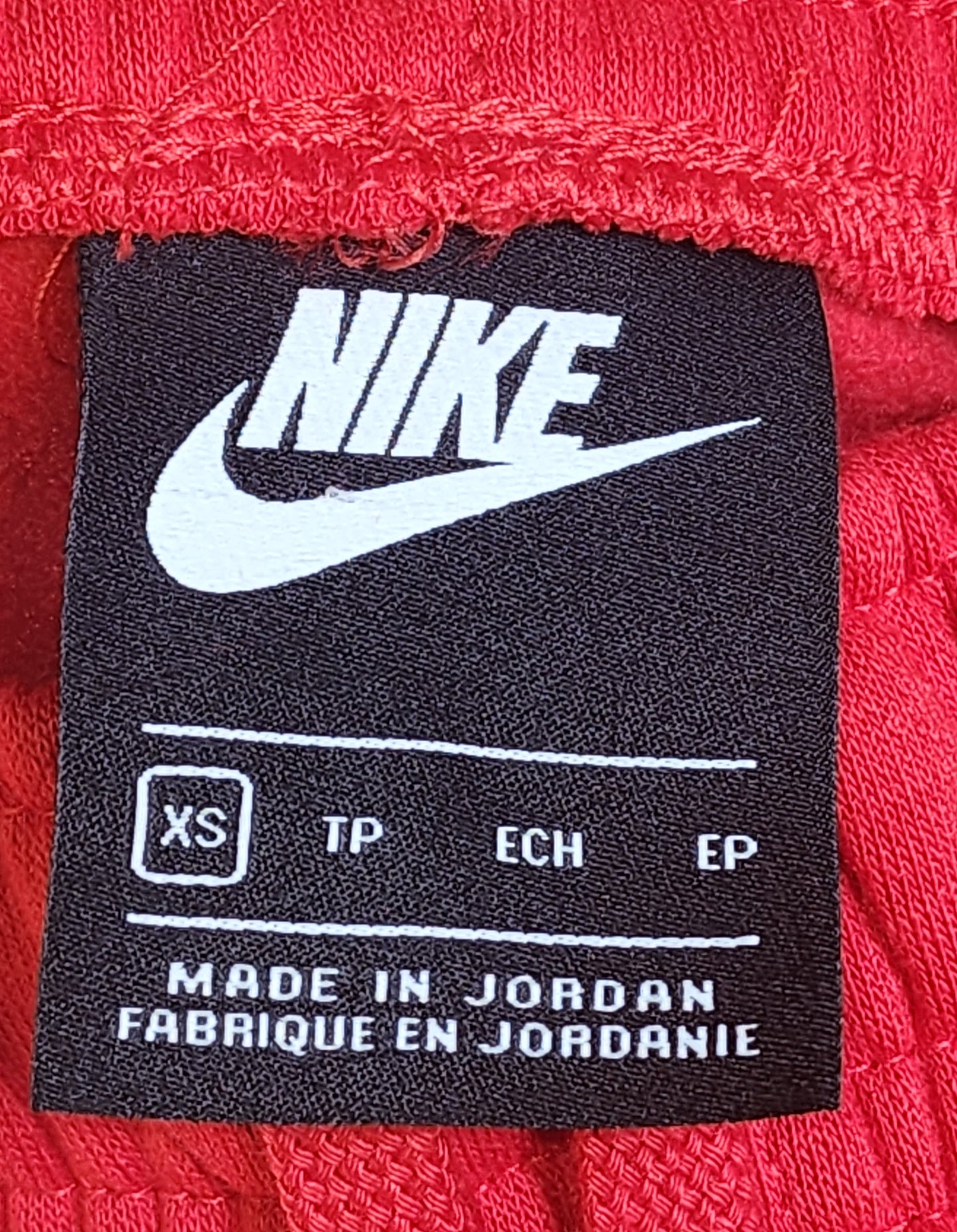 NWOT Nike Standard Fit at Knee Length Mens Shorts sz XS (RED)