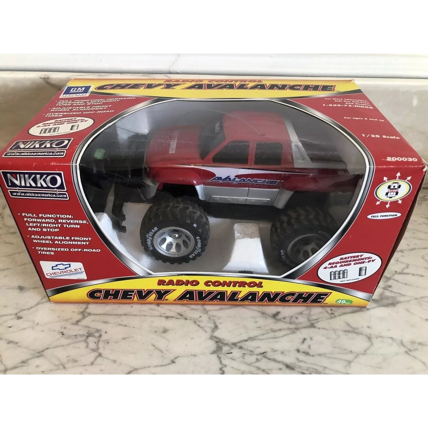 NIOB 2001 NIKKO Chevy Avalanche Remote Control Truck (120 Scale)