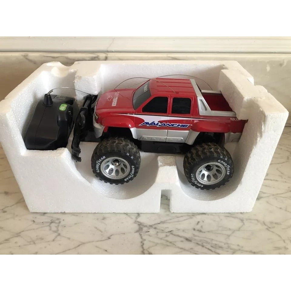 NIOB 2001 NIKKO Chevy Avalanche Remote Control Truck (120 Scale)