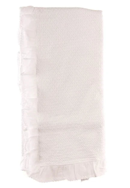 A SOFT IDEA WHITE BLANKET WITH RUFFLE