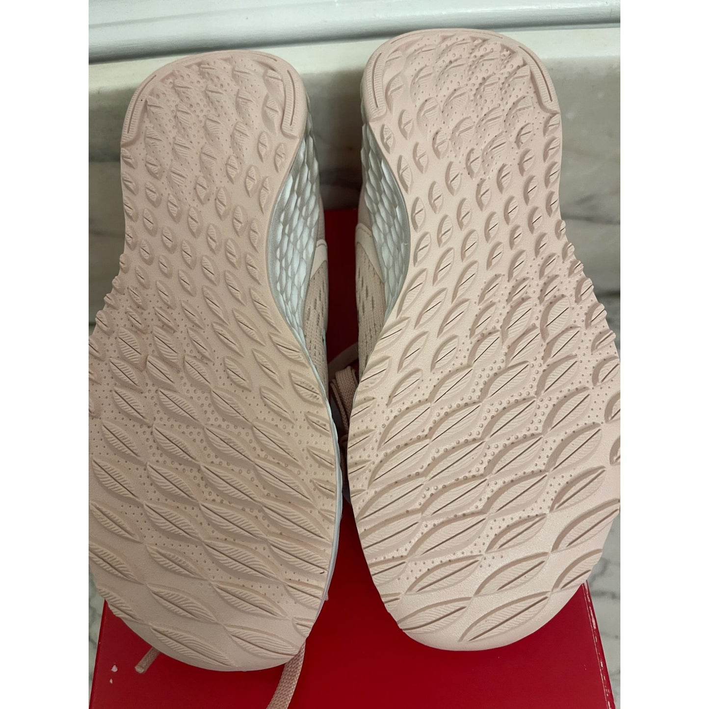 Girls-pink-athletic-shoes- size-12.pg