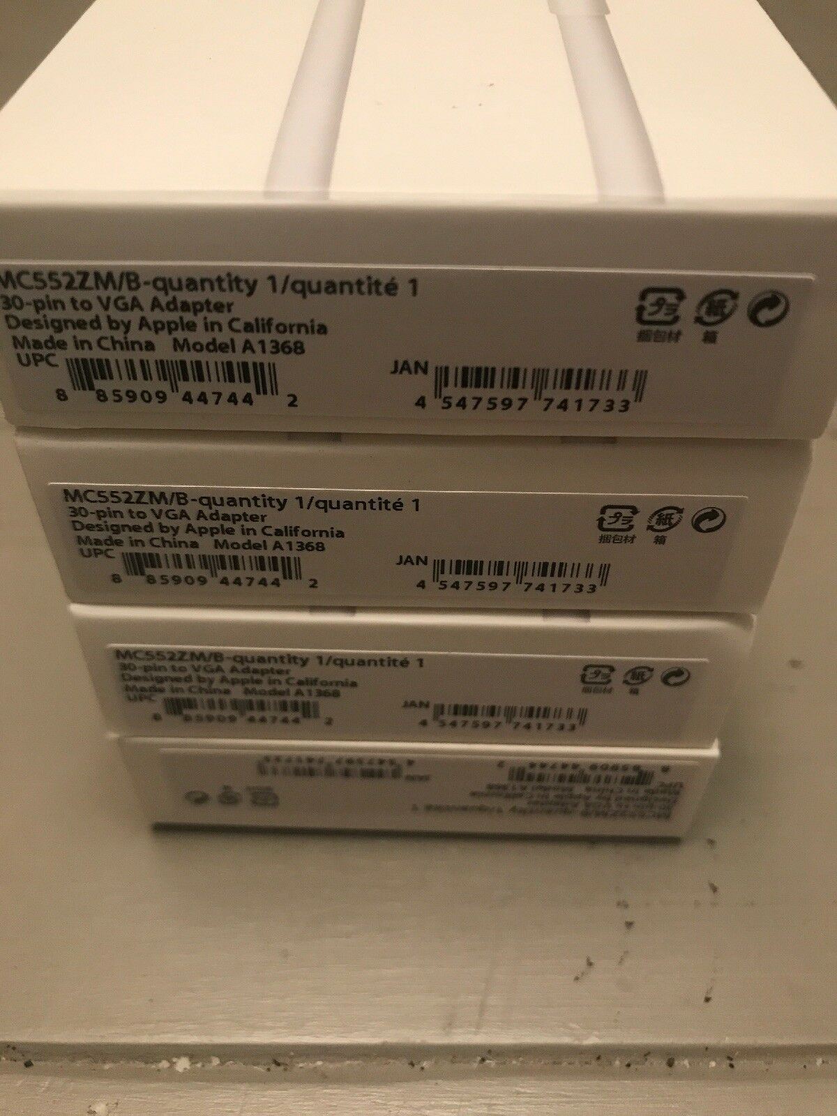 (4) OEM GENUINE Apple 30-pin to VGA Adapter White Cable A1368 MC552ZM/B (SEALED)